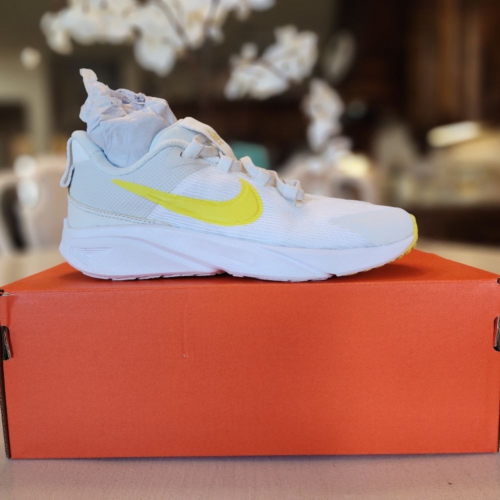 Nike Youth Star Runners Kids Size 2.5
